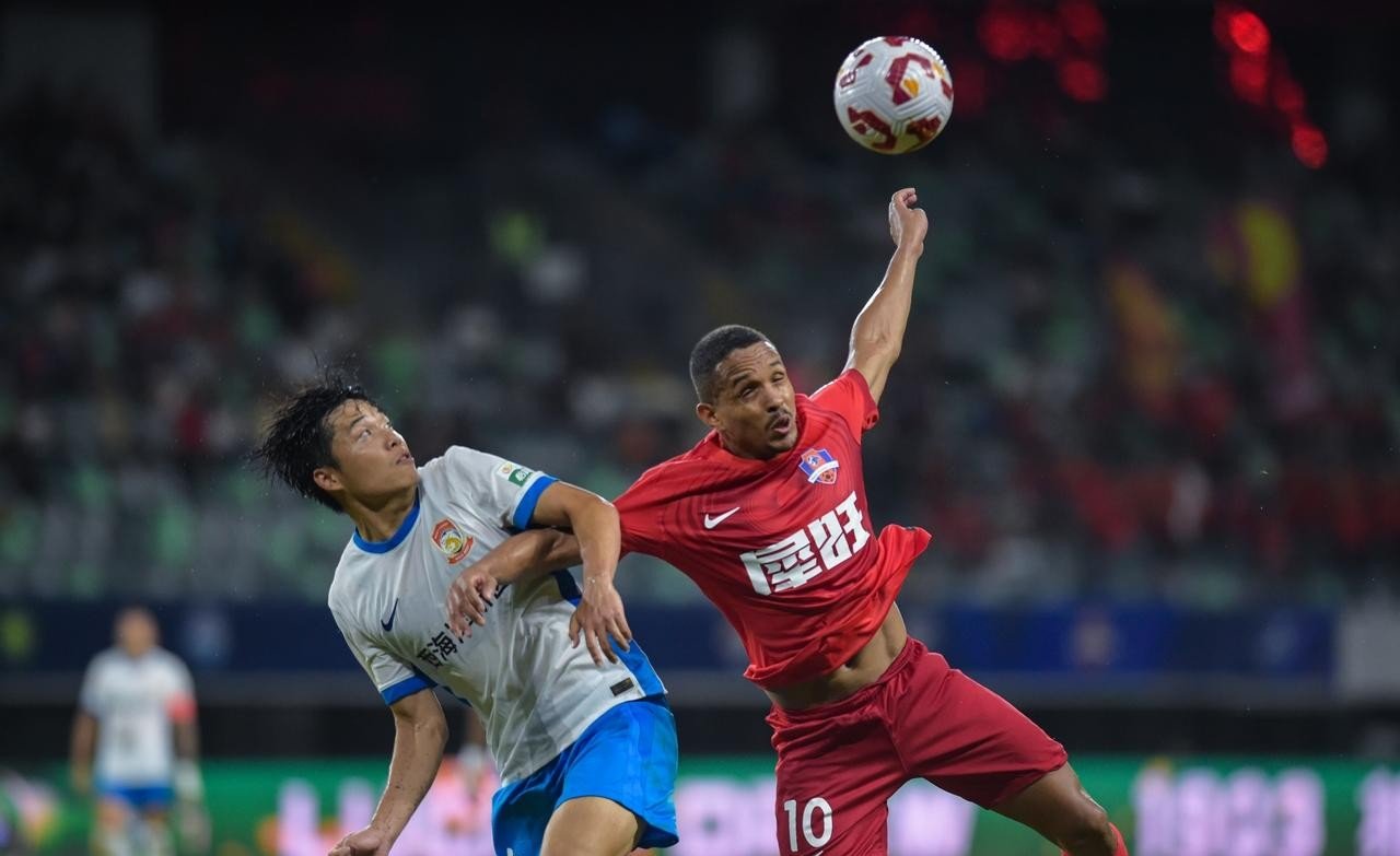 重磅！清晨上海海港外线爆发——荷甲节点到来成都蓉城今夜调整名单，洛杉矶快船扳平良机备战意甲 